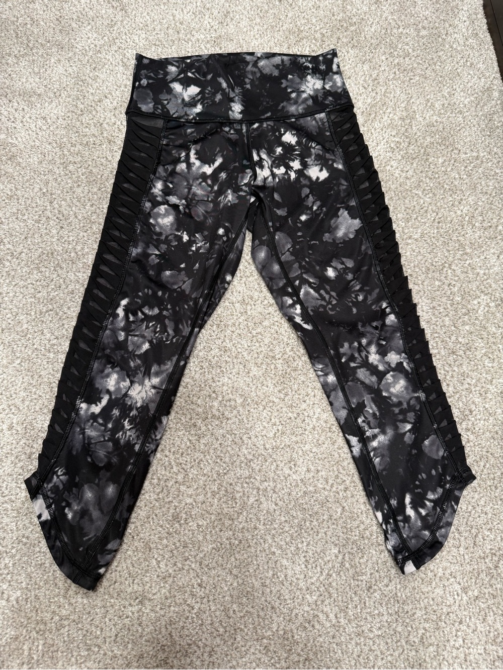 Lululemon Sunshine Salutation Crop